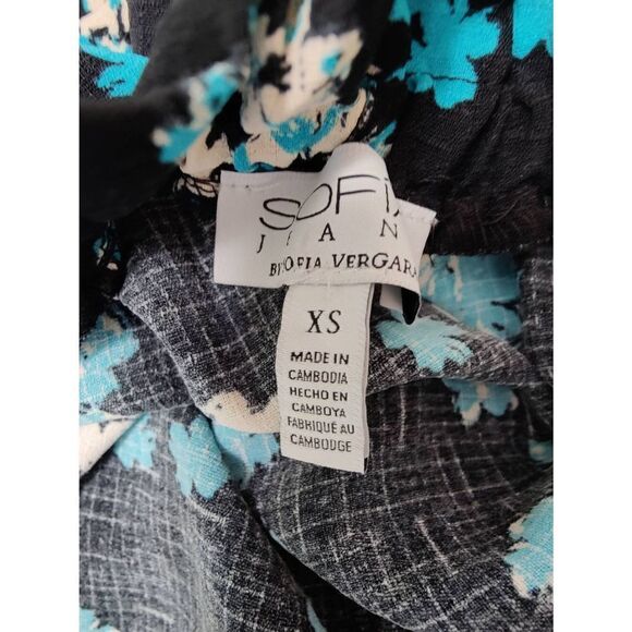 Sofia Vergara Summer Blouse - Picture 4 of 4